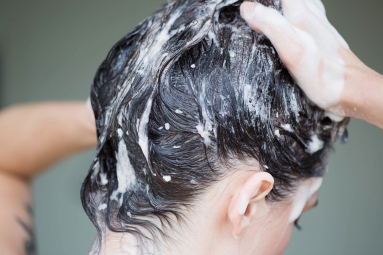 Mách mẹo Chăm sóc tóc nam mùa đông cực đơn giản và hiệu quả